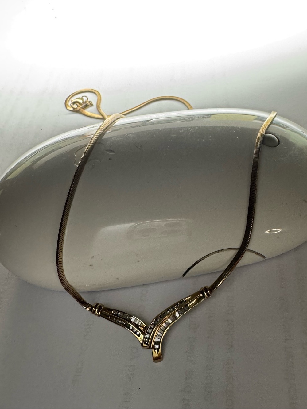10k gold chevron V-shape diamonds necklace